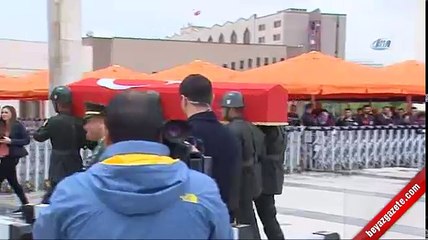 Hakkari şehidi gözyaşlarıyla uğurlandı