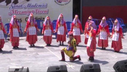 Arnavutköy Belediyesi Sanat Akademisi Kursiyerleri Hünerlerini Sergiledi