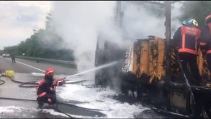 Tem'de Kaza Yapan Tır Alev Alev Yandı