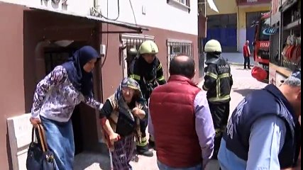 Alev Alan Elektrik Saati Bina Sakinlerini Sokağa Döktü