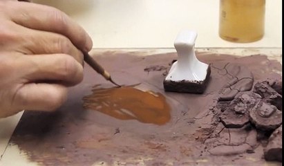 carefully hand-makes and hand-paints tableware and tea ceremony utensils. Watch their hypnotizing and calming process