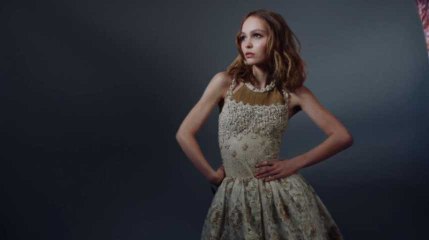 Lily-Rose Depp a 18 ans : Ses looks les plus sexy et stylés (Vidéo)