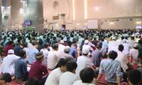 Warga Antusias Ikut Tarawih Perdana di Masjid Istiqlal