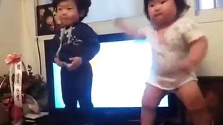 What a dance by a chubby Korean baby!