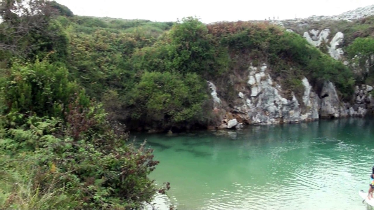 La playa más pequeña del mundo: Gulpiyuri entre las 5 piscinas naturales más increíbles de España