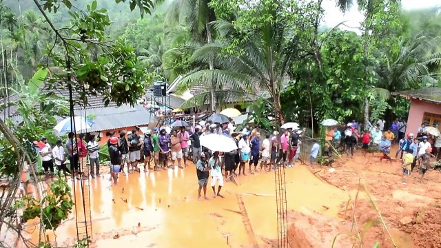 Floods in Sri Lanka: Rescue workers search for survivors