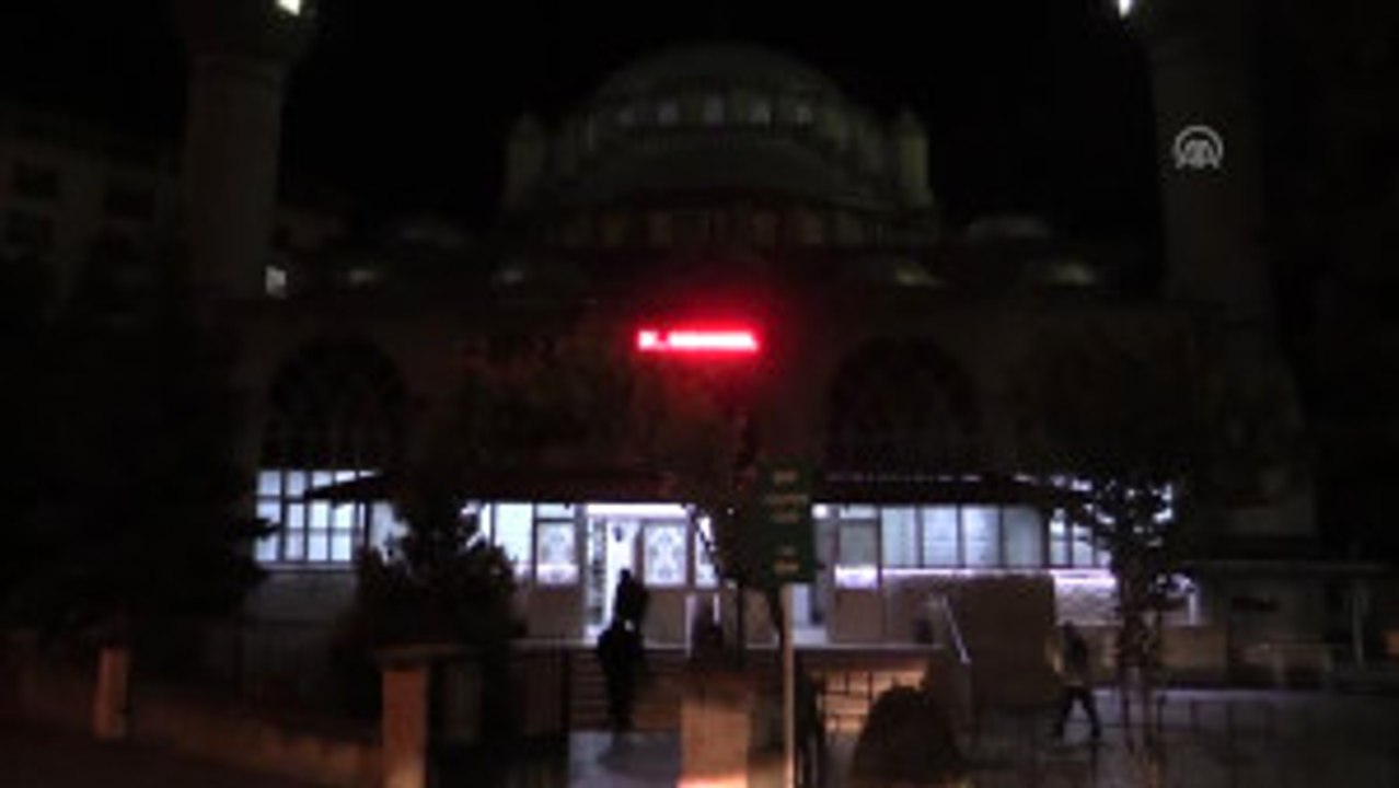 Ilk Teravih Namazı Kılındı