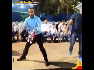 Halaybaşının Transa Geçip Savaş Dansı Yapması