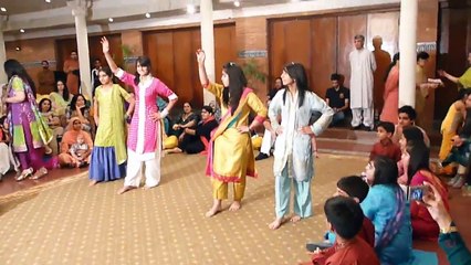 Pakistani Wedding Mehndi Night Dance On __BACHNA AY HASEENO''' (Full HD)