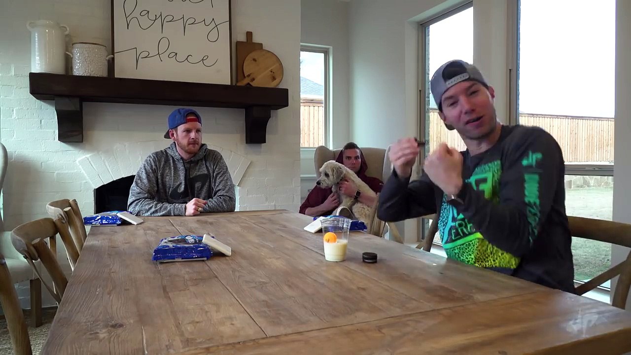 Ping Pong Trick Shots 3 _ Dude Perfect-UeG1ftTmLAg(000252.389-000342.669)