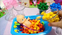 LEARN COLOURS Baby Doll Bath Time in Chocolate Marbles ♥ Toys World Video-MlUJw3N_GgM