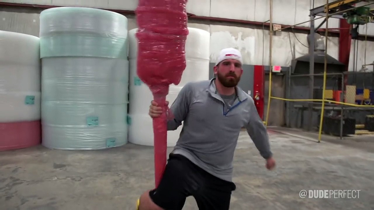 Bubble Wrap Battle _ Dude PerfectLoaEy7CCC1E(000000.000000043.280