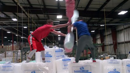Bubble Wrap Battle _ Dude Perfect-LoaEy7CCC1E(000042.624-000127.216)