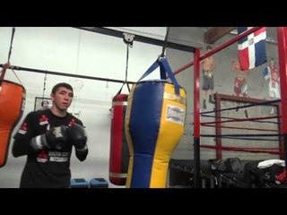 GGG friend bling bling working heavy bag at garcia gym - EsNews Boxing