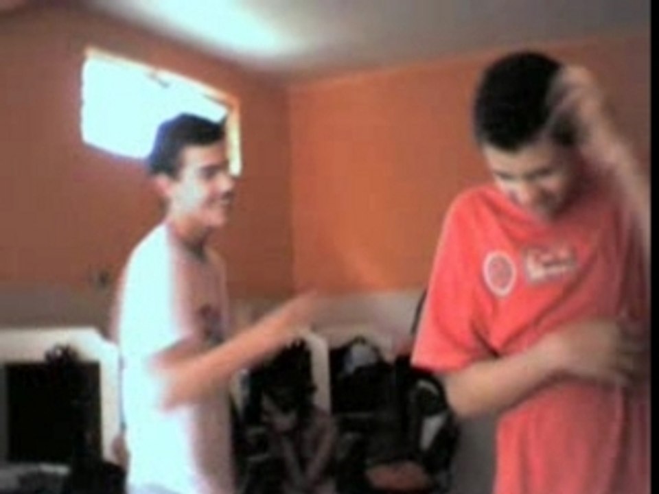 Alef apanhando!!!