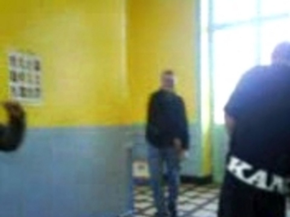 Andy coup de pied Balou