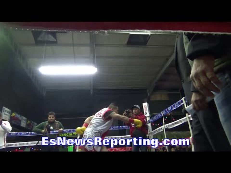 Kid Melo GROOVES ALL THE WAY TO RING; BREAKS OUT Michael Jackson MOVE IN FRONT OF OPPONENT
