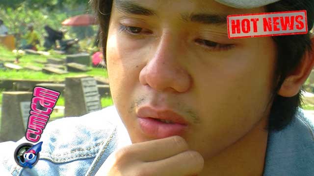 Hot News! Nyekar ke Makam Kakak, Tangis Arbani Tumpah - Cumicam 27 Mei 2017