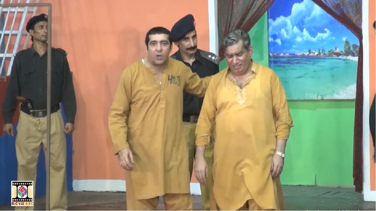 Zafri Khan and Nasir Chinyoti as Qaidi - New Stage Drama Funny Clip