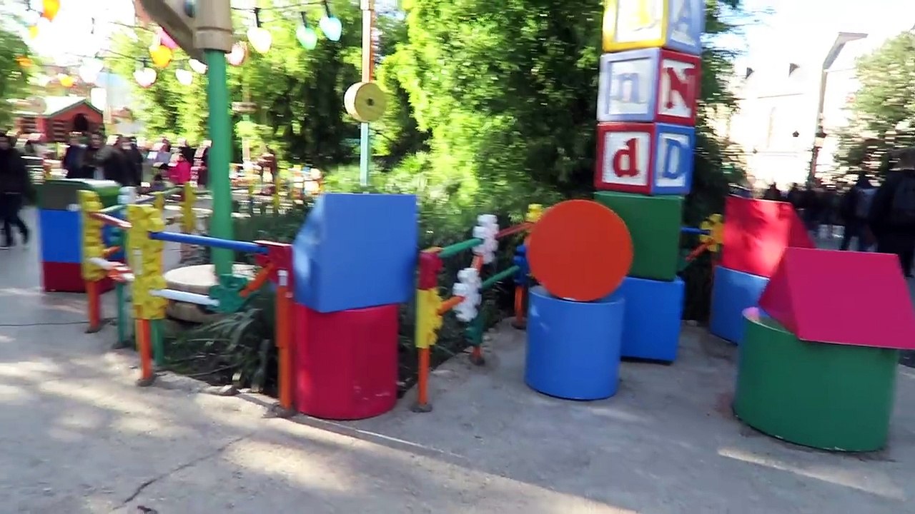 VLOG - JOUETS GÉANTS & ATTRACTIONS à TOY STORY PLAYLAND - Disneyland Paris