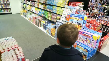 VLOG - Shopping sur les Champs-Élysées - Fnac, Disney Store et Quick