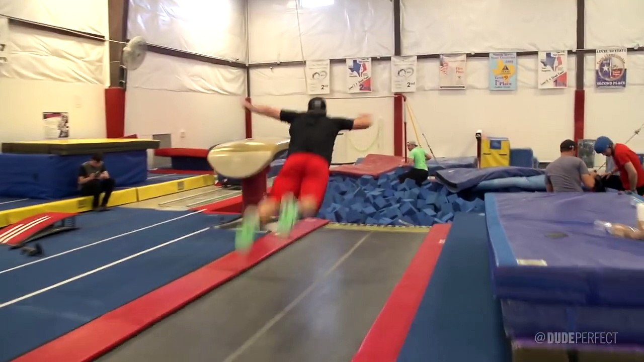 XPOGO Edition _ Dude Perfect-TziuG5LtEWY(000218.172-000313.947)