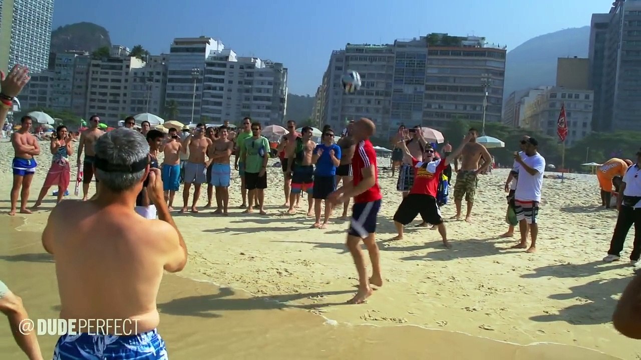 World Cup Edition _ Dude Perfect-P-EzMyJKALA(000214.791-000259.525)
