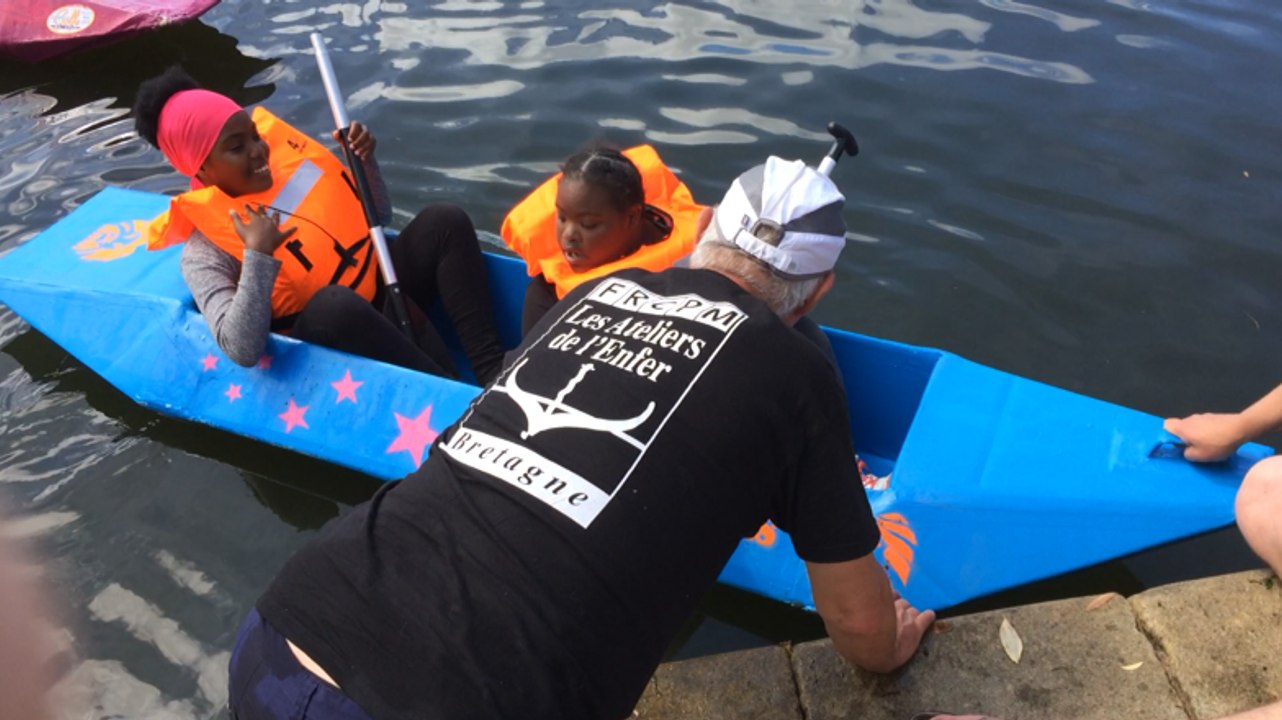 Mise à l'eau des bateaux en carton