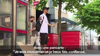 Manchester: un jeune musulman offre des "câlins gratuits"