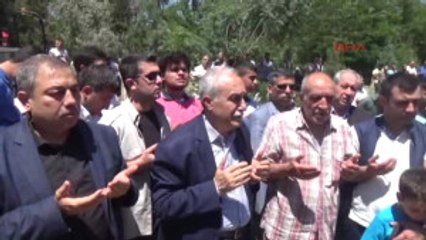 Şanlıurfa Yola Bağlanan Iple Başı Kopan Motosikletli Genç Toprağa Verildi