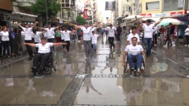 Spina Bifida Hastalarından Zeybekli Farkındalık Etkinliği