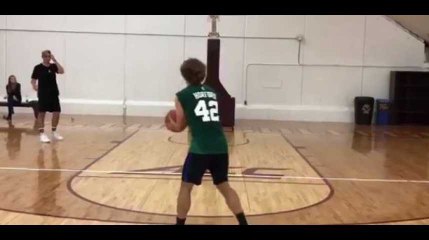 Antoine Griezmann enchaîne les paniers de basket à Boston (vidéo)