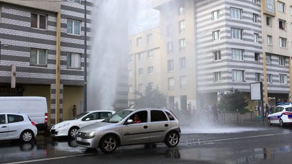 Chaleur : bouche d'incendie ouverte à Saint-Ouen (93)