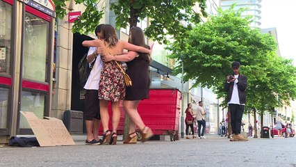 Manchester: Muslim bietet Umarmung gegen den Hass