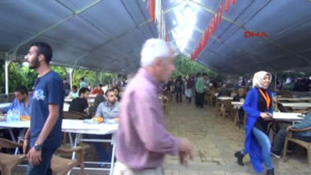 Gaziantep Fatma Şahin Ilk Iftarını Vatandaşlarla Açtı