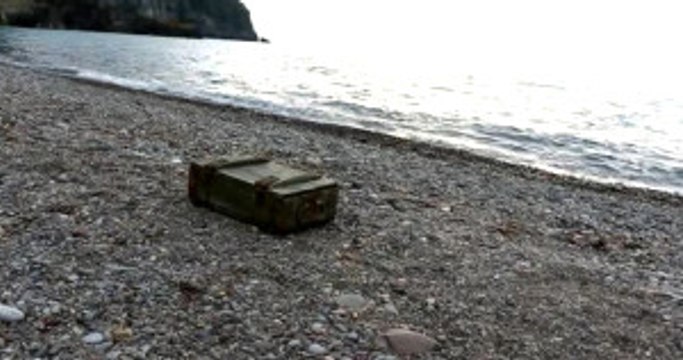 Karadeniz'de İçinde 20 Adet El Bombası Bulunan Mühimmat Sandığı Kıyıya Vurdu