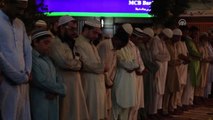 Pakistan'da Ramazanın Ilk Teravih Namazı Kılındı