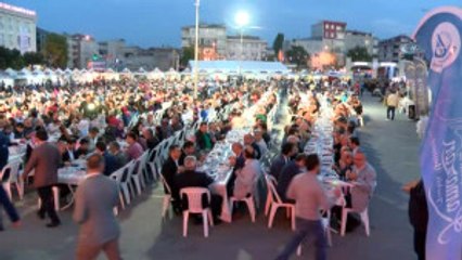 5 Bin Kişi İlk Orucu Aynı Sofrada Açtı