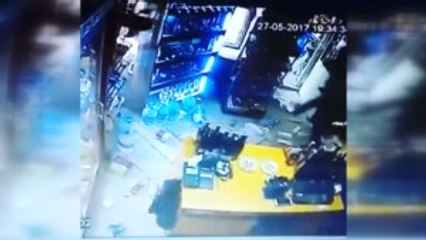 Manisa'daki Deprem Büfenin Güvenlik Kamerasına Böyle Yansıdı