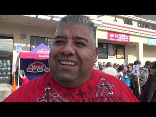 Hundreds of fans lined up to meet JULIO CESAR CHAVEZ SR. EsNews Boxing