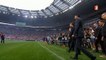 Emmanuel Macron vient saluer sur le terrain les joueurs avant le match Angers - PSG