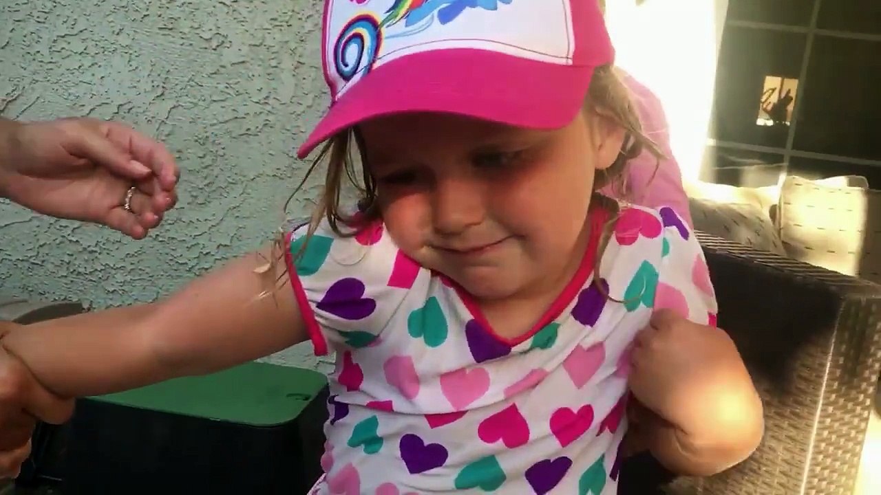 Fillette VS Mante religieuse...