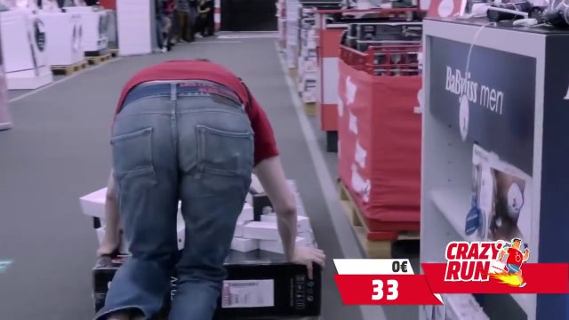 Il prend 50000€ d'électronique en 100 secondes dans un magasin !