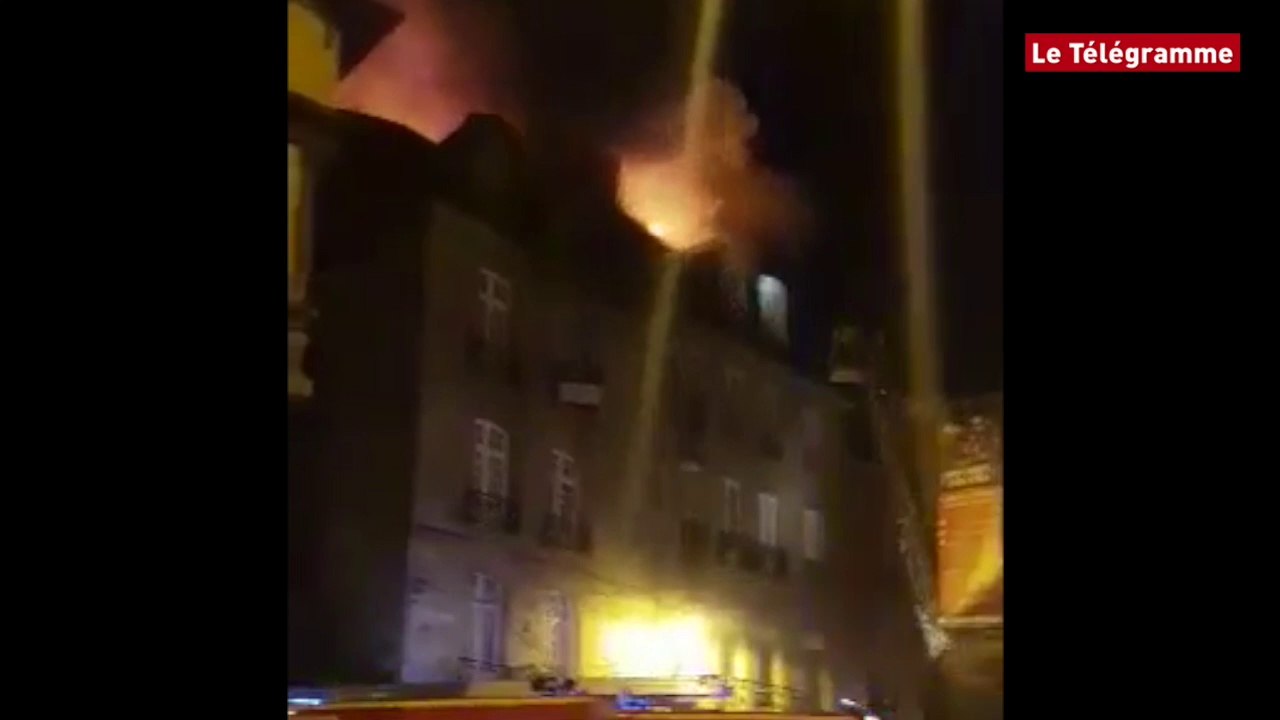 Dinan. Violent incendie nocturne dans le centre historique