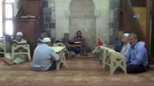 Kilis'te Asırlık Mukabele Geleneği Sürüyor