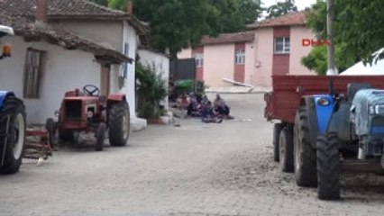 Manisa'da Deprem Korkutuyor; Halk Geceyi Çadırlarda Geçirdi