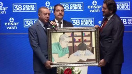 Cumhurbaşkanı Erdoğan'ı Duygulandıran Hediye