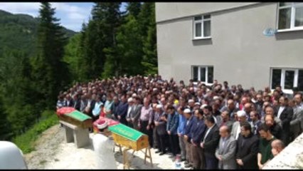 Kazada Hayatlarını Kaybeden Kuzenler Yan Yana Toprağa Verildi