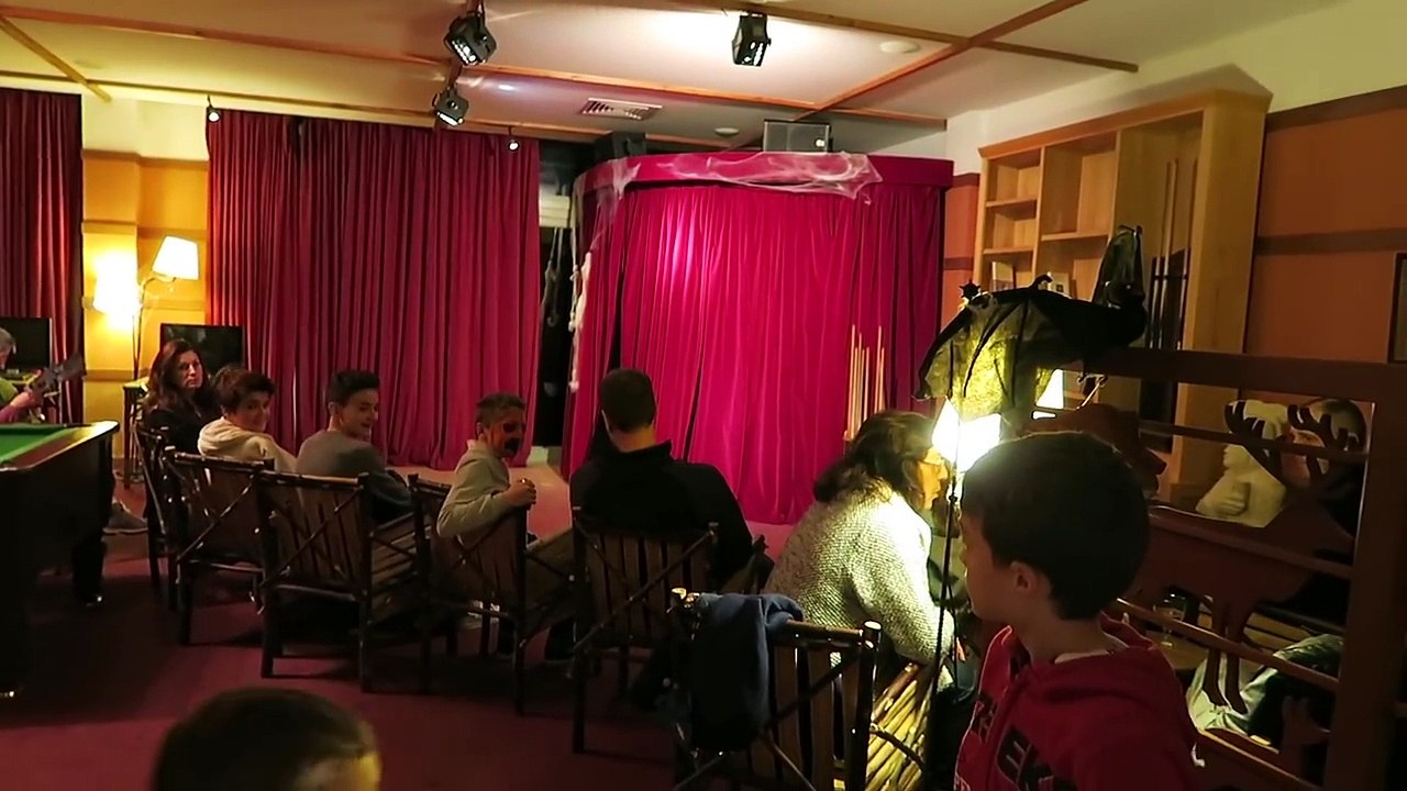 VLOG - EFFRAYANT ROOM TOUR & HÔTEL TOUR D'HALLOWEEN au PARC ASTÉRIX