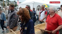 Semaine du Golfe. Pirogue préhistorique : mise à l’eau réussie